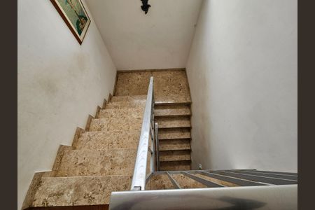 Casa para alugar com 160m², 4 quartos e 3 vagasEscada