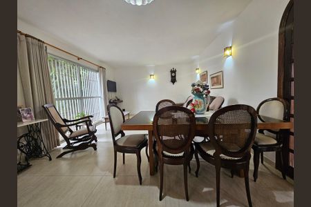 Casa para alugar com 160m², 4 quartos e 3 vagasSala