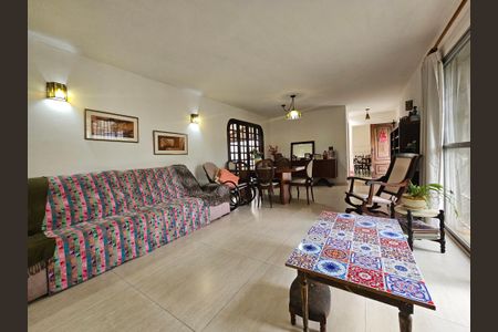 Casa para alugar com 160m², 4 quartos e 3 vagasSala