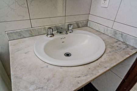 Casa de condomínio à venda com 88m², 2 quartos e sem vagaBanheiro