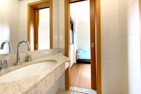 Apartamento à venda com 107m², 3 quartos e 2 vagasBanheiro Semisuite