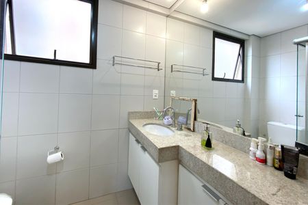 Apartamento à venda com 107m², 3 quartos e 2 vagasBanheiro da Suíte 1