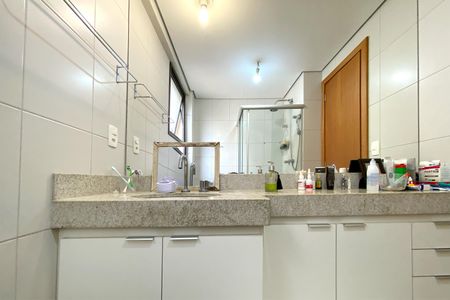 Apartamento à venda com 107m², 3 quartos e 2 vagasBanheiro da Suíte 1