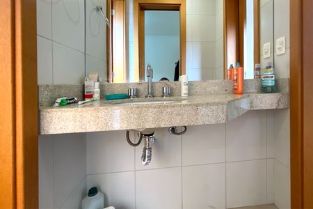 Apartamento à venda com 107m², 3 quartos e 2 vagasBanheiro Semisuite