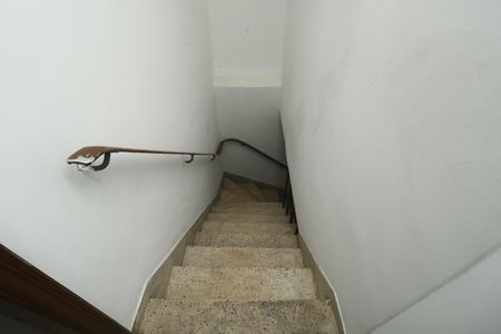 Casa para alugar com 125m², 2 quartos e 2 vagasEscada