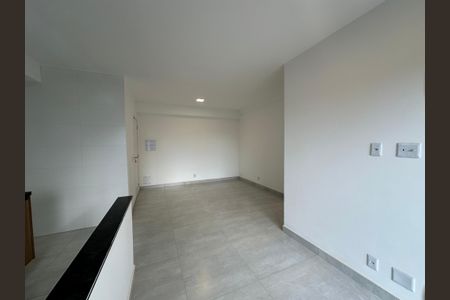 Sala de apartamento para alugar com 2 quartos, 60m² em Outeiro de São Fernando, Barueri