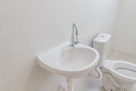 Banheiro Social de apartamento para alugar com 3 quartos, 60m² em Outeiro de São Fernando, Barueri