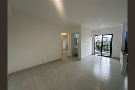 Sala de apartamento para alugar com 2 quartos, 60m² em Outeiro de São Fernando, Barueri