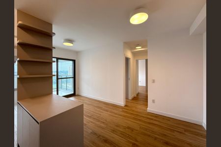 Sala  de apartamento à venda com 2 quartos, 66m² em Santo Amaro, São Paulo