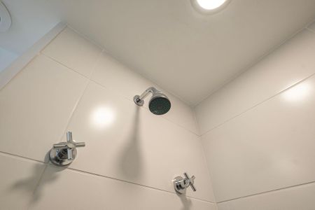 Banheiro de kitnet/studio para alugar com 1 quarto, 25m² em Pinheiros, São Paulo