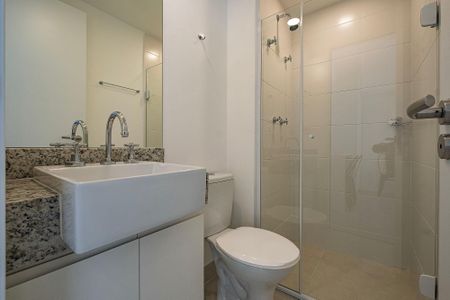 Banheiro de kitnet/studio para alugar com 1 quarto, 25m² em Pinheiros, São Paulo