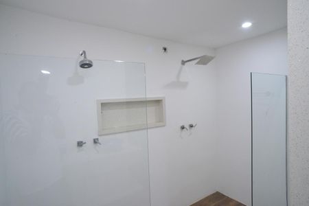 Casa de condomínio para alugar com 1425m², 4 quartos e 1 vaga Casa de condomínio para alugar com 1425m², 4 quartos e 1 vagaBanheiro Suíte Principal