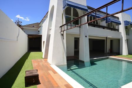 Casa de condomínio para alugar com 1425m², 4 quartos e 1 vaga Casa de condomínio para alugar com 1425m², 4 quartos e 1 vagaÁrea Externa - Piscina