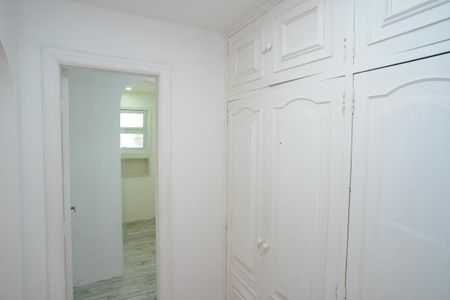 Casa de condomínio para alugar com 1425m², 4 quartos e 1 vaga Casa de condomínio para alugar com 1425m², 4 quartos e 1 vagaCloset Suíte 1