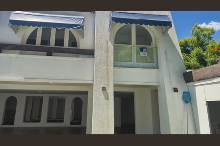 Casa de condomínio para alugar com 1425m², 4 quartos e 1 vaga Casa de condomínio para alugar com 1425m², 4 quartos e 1 vagaPlaca instalada