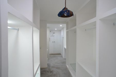 Casa de condomínio para alugar com 1425m², 4 quartos e 1 vaga Casa de condomínio para alugar com 1425m², 4 quartos e 1 vagaCloset Suíte Principal