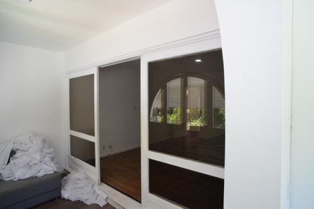 Casa de condomínio para alugar com 1425m², 4 quartos e 1 vaga Casa de condomínio para alugar com 1425m², 4 quartos e 1 vagaVaranda Suíte Principal