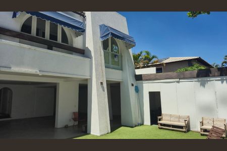 Casa de condomínio para alugar com 1425m², 4 quartos e 1 vaga Casa de condomínio para alugar com 1425m², 4 quartos e 1 vagaPlaca instalada