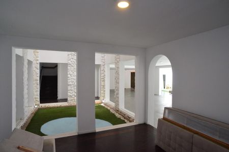 Casa de condomínio para alugar com 1425m², 4 quartos e 1 vaga Casa de condomínio para alugar com 1425m², 4 quartos e 1 vagaSala de Estar