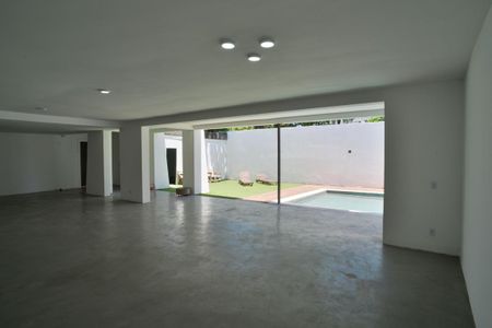 Casa de condomínio para alugar com 1425m², 4 quartos e 1 vaga Casa de condomínio para alugar com 1425m², 4 quartos e 1 vagaSala