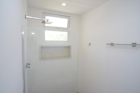 Casa de condomínio para alugar com 1425m², 4 quartos e 1 vaga Casa de condomínio para alugar com 1425m², 4 quartos e 1 vagaBanheiro Suíte 3