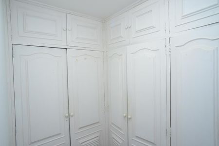 Casa de condomínio para alugar com 1425m², 4 quartos e 1 vaga Casa de condomínio para alugar com 1425m², 4 quartos e 1 vagaCloset Suíte 2