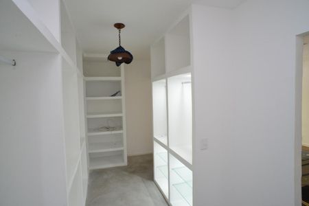 Casa de condomínio para alugar com 1425m², 4 quartos e 1 vaga Casa de condomínio para alugar com 1425m², 4 quartos e 1 vagaCloset Suíte Principal