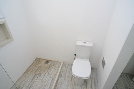 Casa de condomínio para alugar com 1425m², 4 quartos e 1 vaga Casa de condomínio para alugar com 1425m², 4 quartos e 1 vagaBanheiro Suíte 2