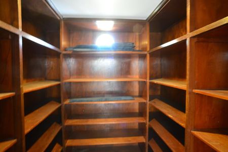 Casa de condomínio para alugar com 1425m², 4 quartos e 1 vaga Casa de condomínio para alugar com 1425m², 4 quartos e 1 vagaCloset Suíte 3