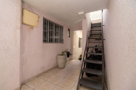 Casa à venda com 125m², 5 quartos e 1 vagaEscada acesso Casas 2 e 3