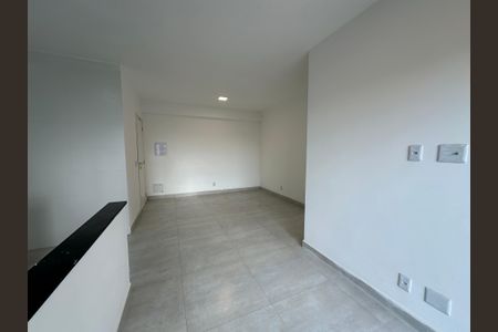 Sala de apartamento para alugar com 2 quartos, 59m² em Outeiro de São Fernando, Barueri