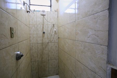 Banheiro de kitnet/studio para alugar com 1 quarto, 50m² em Floresta, Belo Horizonte