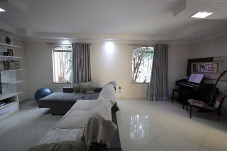 Casa à venda com 300m², 4 quartos e 4 vagasSala