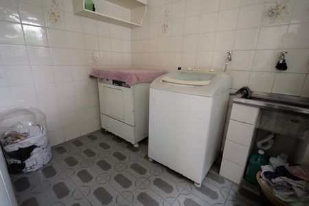 Casa à venda com 300m², 4 quartos e 4 vagasÁrea de Serviço