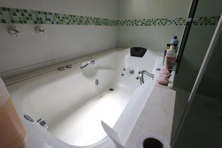 Casa à venda com 300m², 4 quartos e 4 vagasBanheiro Quarto Suíte