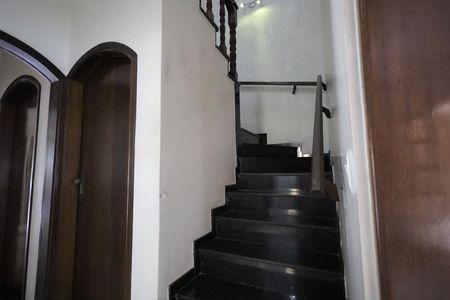 Casa à venda com 300m², 4 quartos e 4 vagasEscada