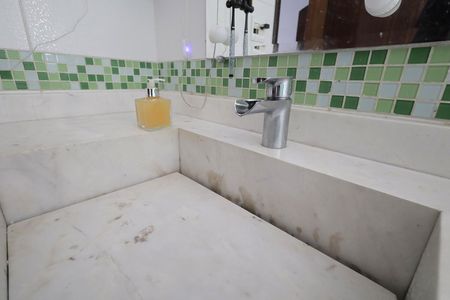 Casa à venda com 300m², 4 quartos e 4 vagasBanheiro Quarto Suíte
