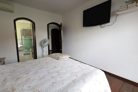 Casa à venda com 300m², 4 quartos e 4 vagasQuarto Suíte