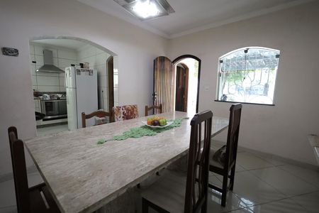 Casa à venda com 300m², 4 quartos e 4 vagasSala de Jantar