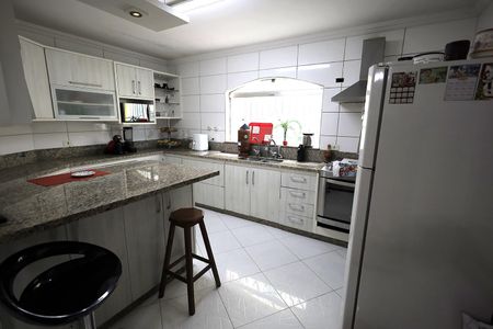 Casa à venda com 300m², 4 quartos e 4 vagasCozinha