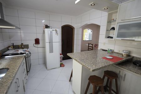 Casa à venda com 300m², 4 quartos e 4 vagasCozinha