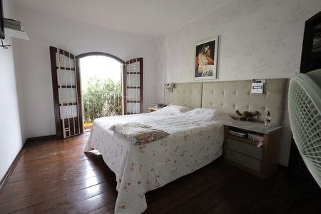 Casa à venda com 300m², 4 quartos e 4 vagasQuarto Suíte