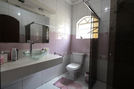 Casa à venda com 300m², 4 quartos e 4 vagasBanheiro