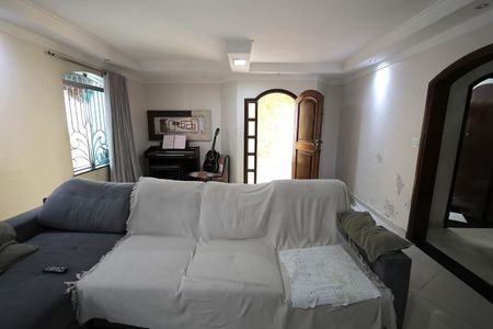 Casa à venda com 300m², 4 quartos e 4 vagasSala