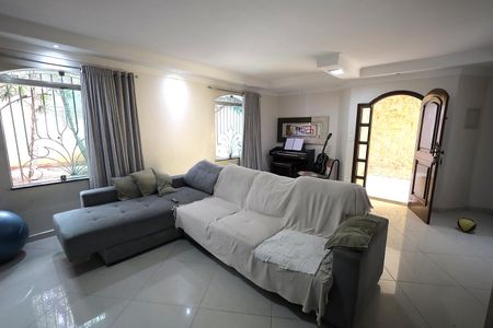 Casa à venda com 300m², 4 quartos e 4 vagasSala
