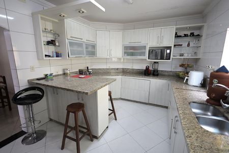Casa à venda com 300m², 4 quartos e 4 vagasCozinha