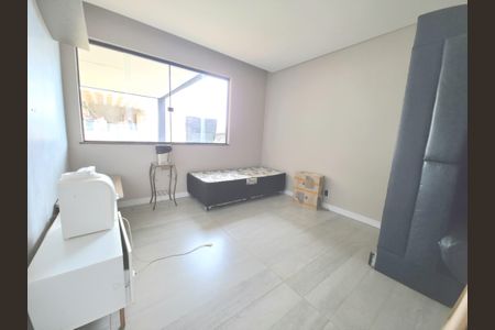 Casa de condomínio para alugar com 250m², 4 quartos e 3 vagasSuíte 1