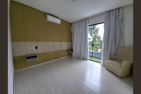 Casa de condomínio para alugar com 250m², 4 quartos e 3 vagasSuíte 4