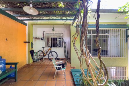 Casa para alugar com 190m², 2 quartos e 1 vaga Casa para alugar com 190m², 2 quartos e 1 vagaEntrada e garagem