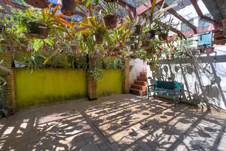 Casa para alugar com 190m², 2 quartos e 1 vaga Casa para alugar com 190m², 2 quartos e 1 vagaQuintal